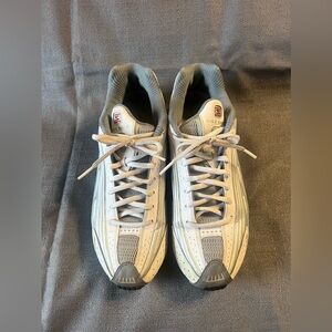 Nike Shox Men's Gray and White Athletic Shoes size 10